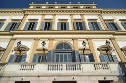 La facciata dello storico Palazzo Reale di Monza - © Claudio Giovanni Colombo / Shutterstock.com