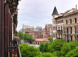 Distretto residenziale di Eixample a Barcellona, Spagna. Uno scorcio panoramico di Eixample, il quartiere di Cerdà che l'ha disegnato con una fitta rete di strade perpendicolari e ...