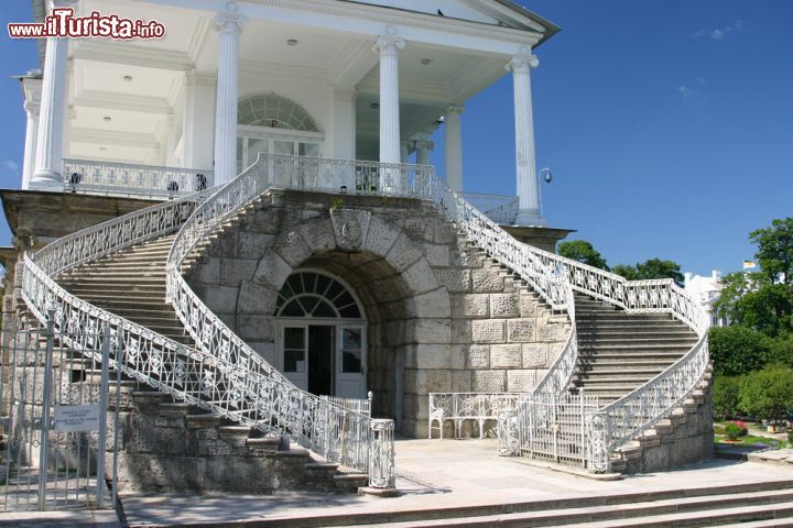 Immagine La Cameron Gallery nel parco di Caterina a Pushkin, Russia. Uno degli edifici che compongono il Carskoe Selo (Villaggio dello Zar), il complesso di residenze della famiglia imperiale russa - © Irina Korshunova / Shutterstock.com