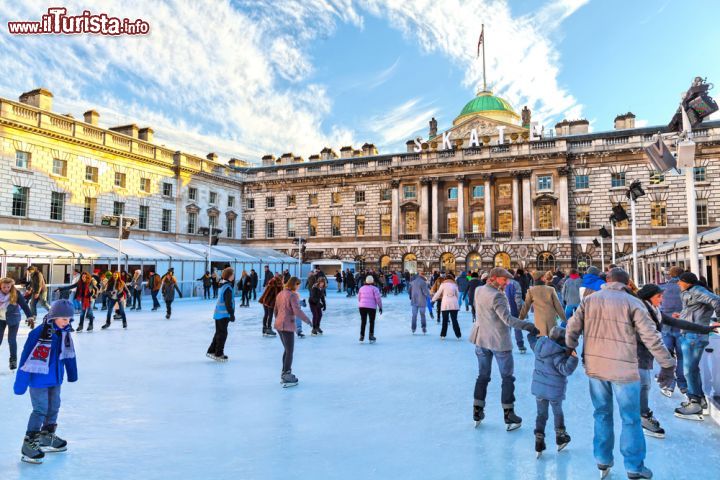 Immagine Pista di pattinaggio alla Somerset House di Londra  - © Cedric Weber / Shutterstock.com