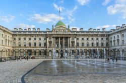 L'imponente facciata di Somerset House a Londra - © Kiev.Victor / Shutterstock.com