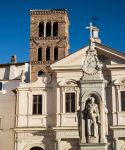 Particolare del complesso della chiesa di San Bartolomeo, basilica che venne costruita sulle rovine del precedente tempio di Esculapio - © Stefano Zaccaria / Shutterstock.com