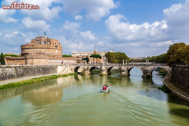 Immagine Il castello di Roma e Ponte Sant'Angelo - © S-F/ Shutterstock.com