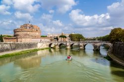 Il castello di Roma e Ponte Sant'Angelo - © S-F/ Shutterstock.com
