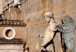 Il San michele di Raffaello esposto a Castel Sant Angelo  a Roma - © 7080454 / Shutterstock.com