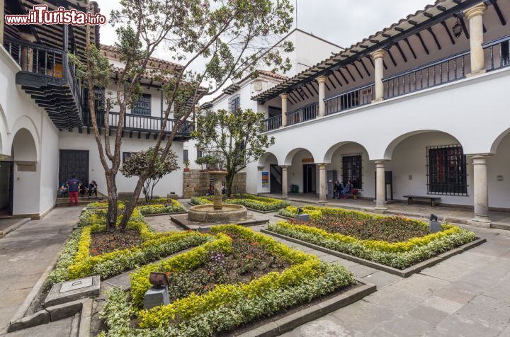 Immagine Il giardino di Casa Candelaria, in Calle 11, dove si trova il Museo Botero di Bogotà (Colombia). Qui trovate 125 opere dell'artista colombiano e 85 opere di altri famosi artisti internazionali - © posztos / Shutterstock.com