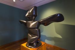 Una statua di Botero esposta al Museo di Bogotà - © posztos / Shutterstock.com