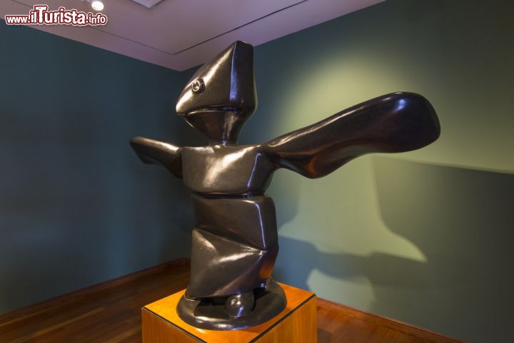 Immagine Una statua di Botero esposta al Museo di Bogotà - © posztos / Shutterstock.com