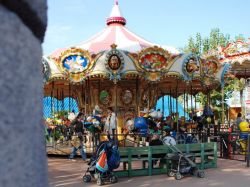 Uno scorcio del Borgo Magico di FIabilandia, la sezione dedicata ai bambini più piccoli del parco divertimenti vicino a Rimini - © Fiabilandia