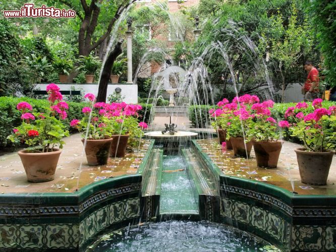 Immagine Il Patio interno del Museo Sorolla di Madrid. In questa casa l'artista visse con la famiglia all'apice della sua creatività - © aguilarphoto / Shutterstock.com