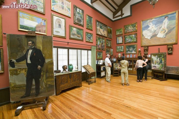 Immagine L'interno della casa museo di Joaquin Sorolla y Bastida a Madrid. L'edificio con le opere dell'artista originario di Valencia, furono donate allo stato dalla moglie Clotilde Garcia del Castello, a due anni di distanza dalla scomparsa di Sorolla, avvenuta nel 1923 - © Joseph Sohm / Shutterstock.com