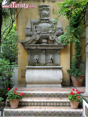 Immagine Una fontana del giardino del Museo Joaquin Sorolla a Madrid - © aguilarphoto / Shutterstock.com
