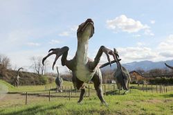L'esemplare di Velociraptor al Parco dei Dinosauri di Matelica - © www.lepietredeldrago.it