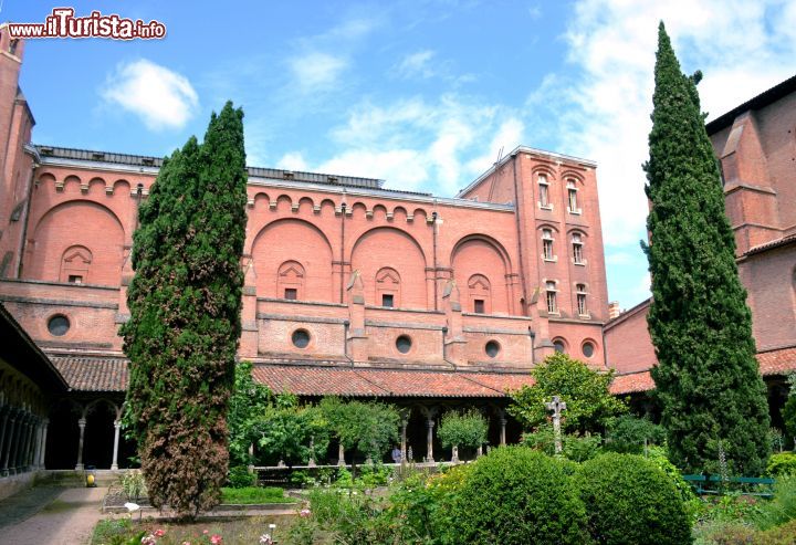 Immagine L'esterno del Musée des Augustins in rue de Metz, nel centro storico di Tolosa (Toulouse), Francia. Siamoa  pochi passi dalla fermata della metro Esquirol.