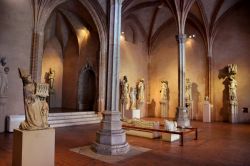 Il Musée des Augustins di Tolosa (Toulouse) ospita all'interno di un ex-convento sculture e dipinti risalenti a un periodo compreso tra il XIII e il XX secolo.