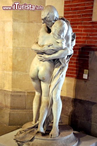 Immagine Una suggestiva scultura di marmo ospitata all'interno del Musée des Augustins di Tolosa (Toulouse), Francia.