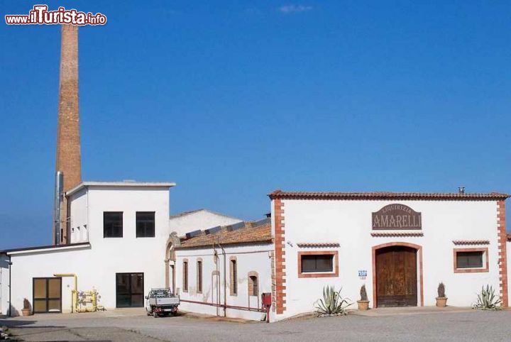 Immagine La storica fabbrica di Rossano: in questo luogo la famiglia Amarelli dal 1731 produce la sua liquirizia, ed oggi ospita tutti i visitatori nel suo accogliente Museo con ingresso gratuito - ©  Corneille - Sito - CC BY 3.0 - Wikipedia