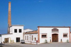 La storica fabbrica di Rossano: in questo luogo la famiglia Amarelli dal 1731 produce la sua liquirizia, ed oggi ospita tutti i visitatori nel suo accogliente Museo con ingresso gratuito - ©  ...