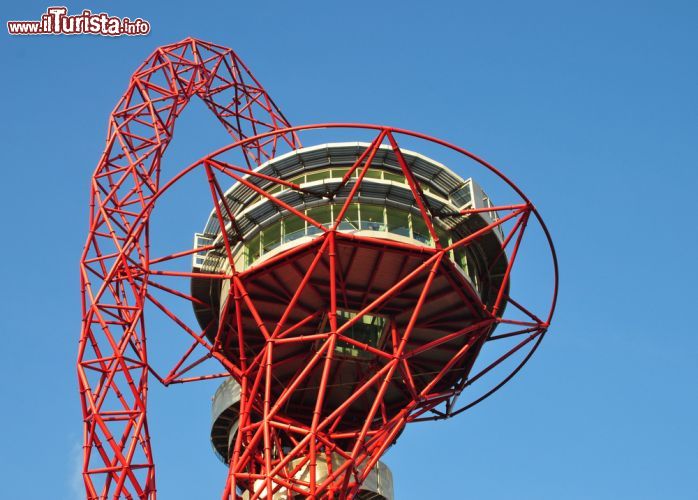 Immagine Dettaglio dell' ArcelorMittal Orbit da qui oltre che godere di un bel panorama,  si può utilizzare il tunnel adrenalinico più alto del mondo - © Ron Ellis / Shutterstock.com