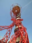 La particolare torre di ArcelorMittal Orbit che ospita il tunnel-scivolo di Londra: una corsa costa 10 sterline ma garantisce forte emozioni, e uno dei panorami più belli della capitale ...