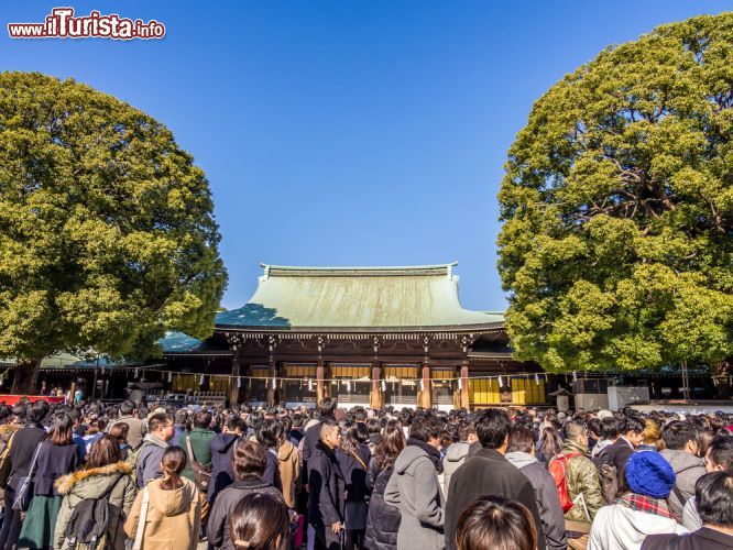 Immagine Il piazzale davanti al Santuario Meiji di Tokyo - © Takashi Images / Shutterstock.com