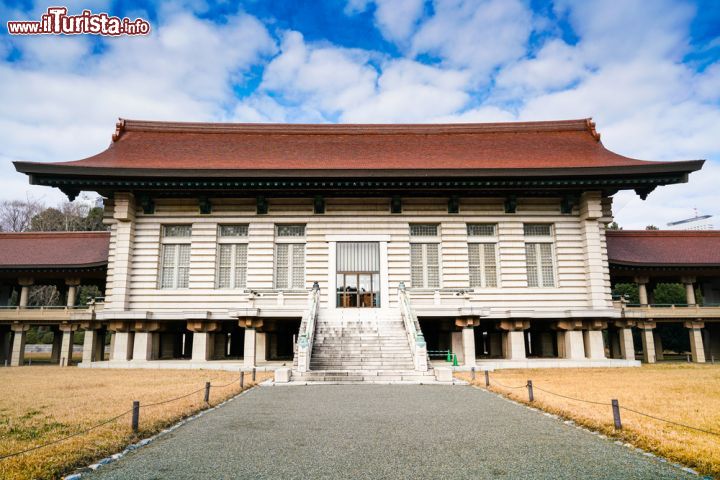 Immagine La facciata di uno degli edifici del complesso del Santuario di Meiji a Tokyo, dedicato al 122° imperatore del Giappone - © Cedric Weber / Shutterstock.com