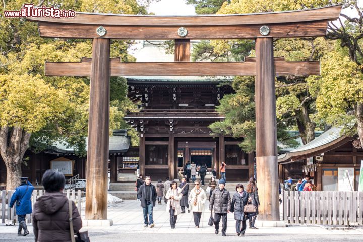 Immagine L'ingresso al complesso del Santuario di Meiji a Tokyo- © Sergio TB / Shutterstock.com