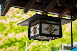 Particolare di una lanterna giapponese presso il Tempio di Meiji a Tokyo