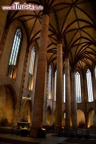 Immagine Le due navate del Convento dei Giacobini (Couvent des Jacobins) di Tolosa, Francia. La costruzione del convento iniziò nel 1229.