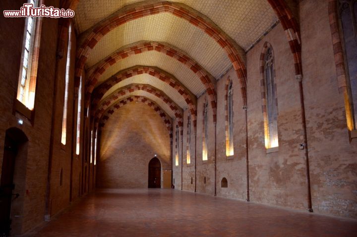 Immagine Il refettorio del Convento dei Giacobini a Tolosa. Si tratta di uno dei più grandi refettori conventuali medievali di Francia.