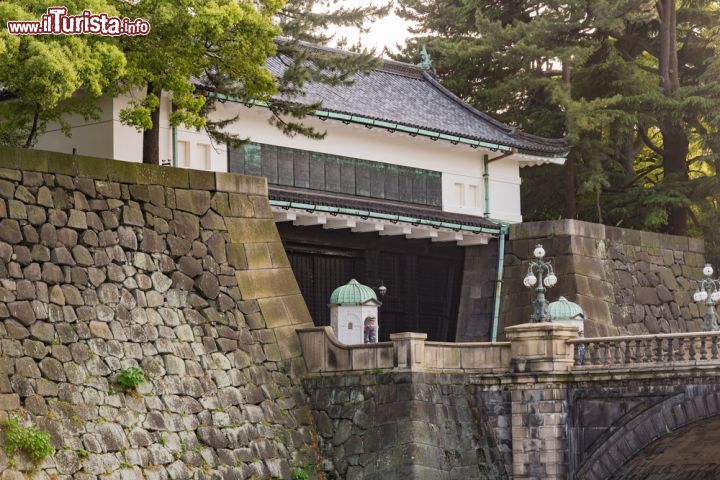 Immagine Il cancello principale d'accesso al complesso del Palazzo Imperiale di Tokyo- © Jirat Teparaksa / Shutterstock.com