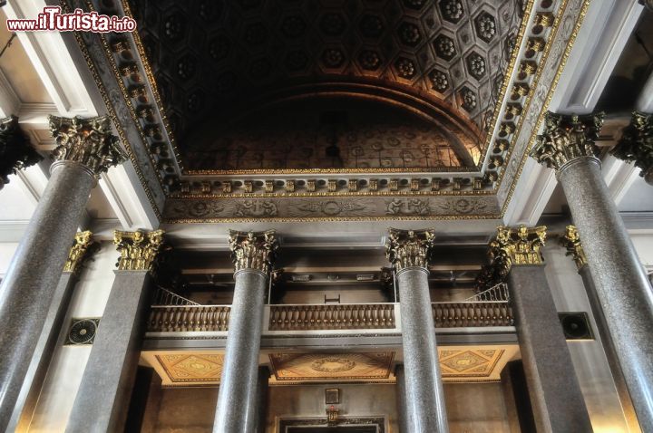 Immagine Dettaglio del soffitto del portico della Cattedrale di Kazan a San Pietroburgo - © Marina Zezelina / Shutterstock.com