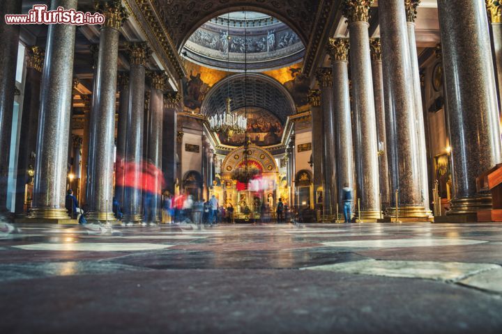 Immagine La navata centrale della Cattedrale di Kazan a San Pietroburgo - © Anna Pakutina / Shutterstock.com