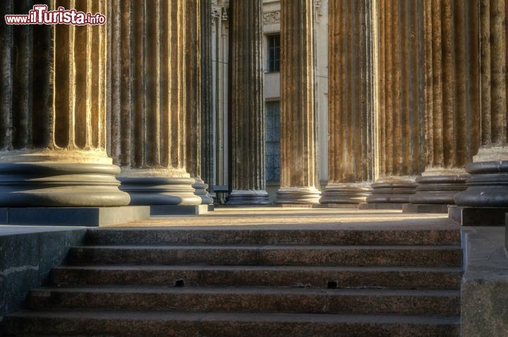 Immagine Uno scorcio del colonnato della Cattedrale di Kazan a San Pietroburgo