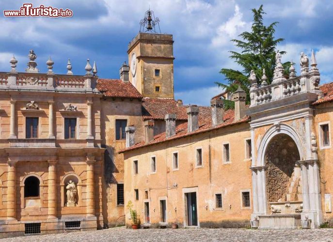 Immagine Il vasto complesso della Certosa di San Lorenzo, la più grande del suo genere in Europa