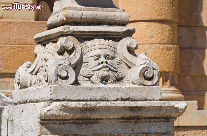 Immagine Particolare di una colonna nella Certosa di San Lorenzo a Padula