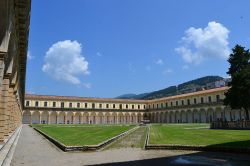 Il Chiostro Grande della Certosa di Padula - © IlSistemone - CC BY-SA 4.0 - Wikipedia