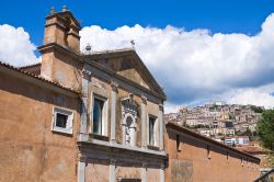 La Certosa di San Lorenzo e  sullo sfondo il borgo di Padula del Vallo di Diano