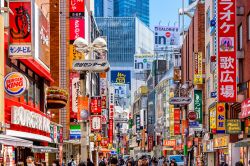 Shibuya Cener-gai è la strada dello shopping e della moda in centro a Tokyo - © Sean Pavone / Shutterstock.com 