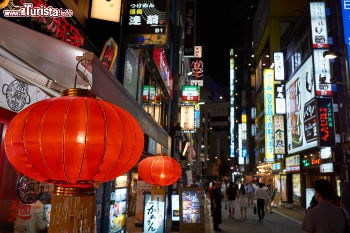 Immagine Un ristorante nel quartiere di Shibuya, il quartiere è uno dei centri della vita notturna di Tokyo - © Urban Napflin / Shutterstock.com