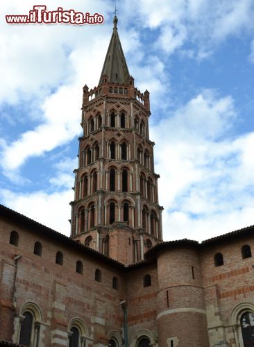 Immagine Il campanile a base ottagonale della Basilica di Saint-Sernin di Tolosa ha ispirato l'architettura di altri campanili delle chiese in tutta la Francia meridionale.