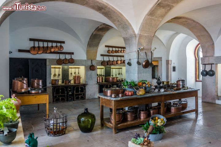 Immagine La sala da cucina del Palacio Nacional da Pena a Sintra, Portogallo. - © Kiev.Victor / Shutterstock.com