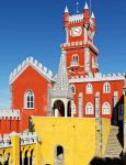 La torre principale del Palacio Nacional da Pena a Sintra, Portogallo. Ad impreziosirla c'è un grande orologio - © Zoran Karapancev / Shutterstock.com

