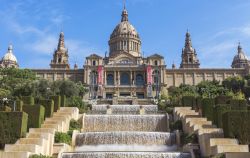 La facciata e la fontana del Palazzo del MNAC a Barcellona - © Veniamin Kraskov / Shutterstock.com 