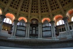 Una fotografia dentro all'edificio che ospita il Museu Nacional d'Art de Catalunya, il MNAC di Barcellona - © Emilio J. Rodríguez-Posada. (emijrp) CC BY-SA 2.0 - ...