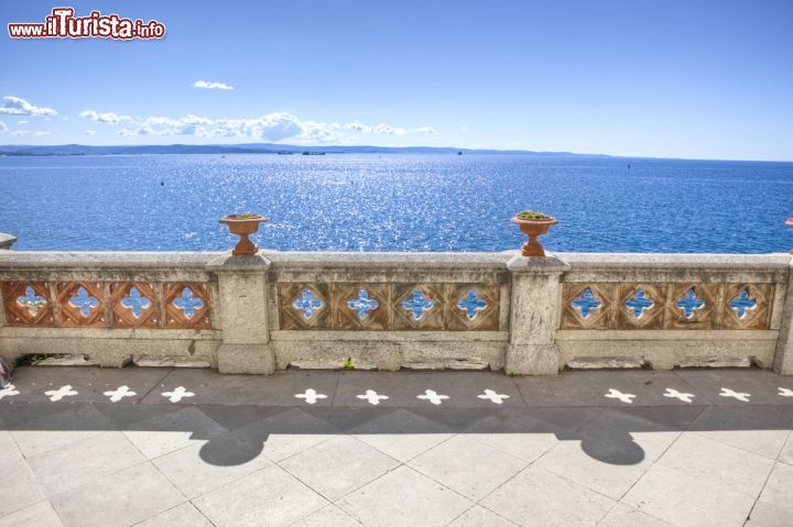 La Terrazza Panoramica Del Castello Di Miramare Foto Trieste Castello Di Miramare