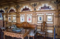 Gli eleganti interni del Castello di Miramare a Trieste. Qui visse Massimiliano d’Asburgo-Lorena, il committente asieme alla sua consorte, Carlotta del Belgio - © Lisi4ka / Shutterstock.com
 ...