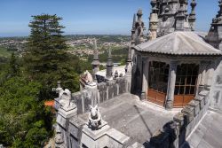 Il panorama che si gode dal Palazzo di Quinta da Regaleira in Portogallo - © OSSOBUKO / Shutterstock.com 