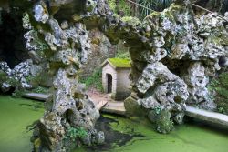 La visita al particolare giardino della Quinta da Regaleira a Sintra, Portogallo