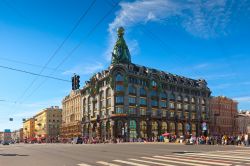 Il palazzo Zinger s'affaccia sulla Prospettiva Nevskij a San Pietroburgo - © Iakov Filimonov / Shutterstock.com 